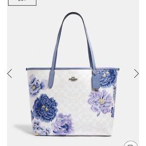 Coach City Tote In Canvas With Kaffe Fassett Print